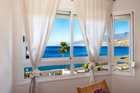 Artistic beachfront apartment